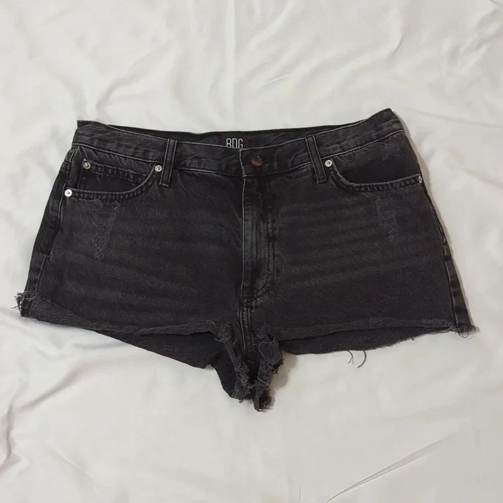 BDG Girlfriend High-Rise Denim Short, Color Washed Black Size 31